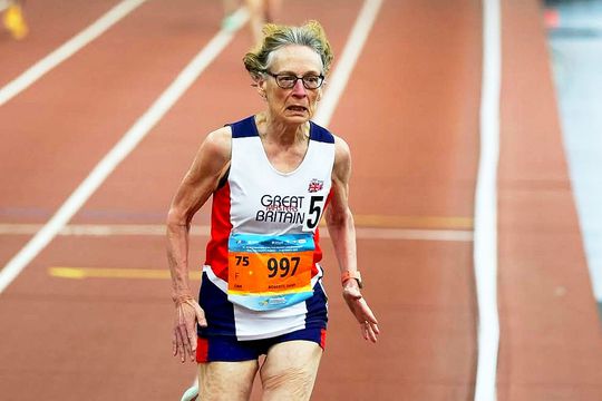 Sarah Roberts este multiplă deținătoare de record mondial la atletism