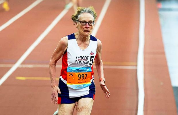 „Niciodată nu e prea târziu” » La 75 de ani, Sarah Roberts e cea mai rapidă vârstnică din lume