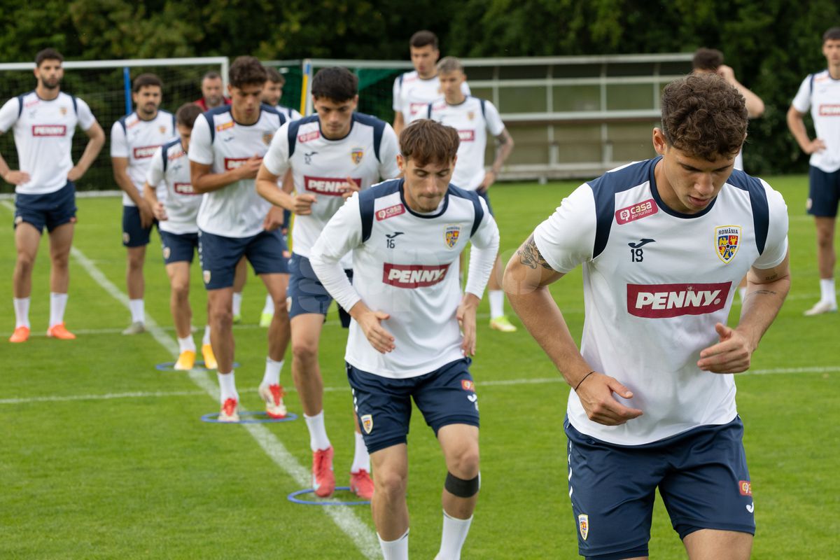 Toată lumea s-a oprit pentru a-l aplauda! Faza zilei în cantonamentul naționalei U21, Pancu e în transă + new-entry la antrenamentul de azi