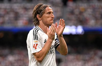 Luka Modric a aterizat la Milano, efectuează vizita medicală și semnează cu AC Milan