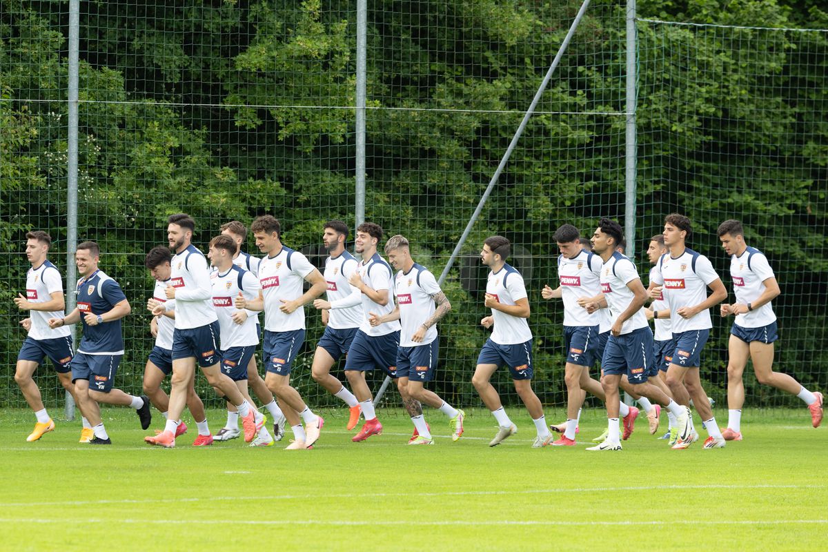 Toată lumea s-a oprit pentru a-l aplauda! Faza zilei în cantonamentul naționalei U21, Pancu e în transă + new-entry la antrenamentul de azi