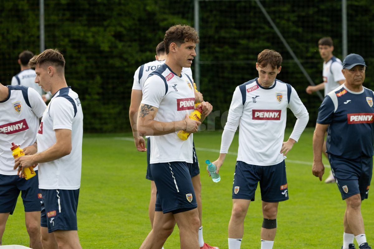 Toată lumea s-a oprit pentru a-l aplauda! Faza zilei în cantonamentul naționalei U21, Pancu e în transă + new-entry la antrenamentul de azi