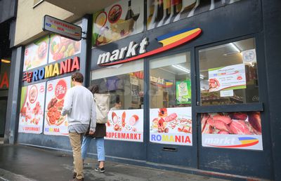 „Am simțit potențial pe piața austriacă” » Business-ul 100% românesc descoperit în Graz: patron-microbist, politică la tejghea și produse tradiționale pe alese