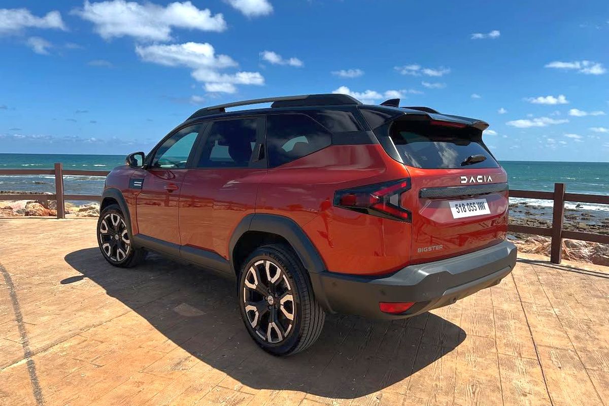 Noua Dacia Bigster, prezentata sub forma de SUV Coupe / foto: Automobile Magazine