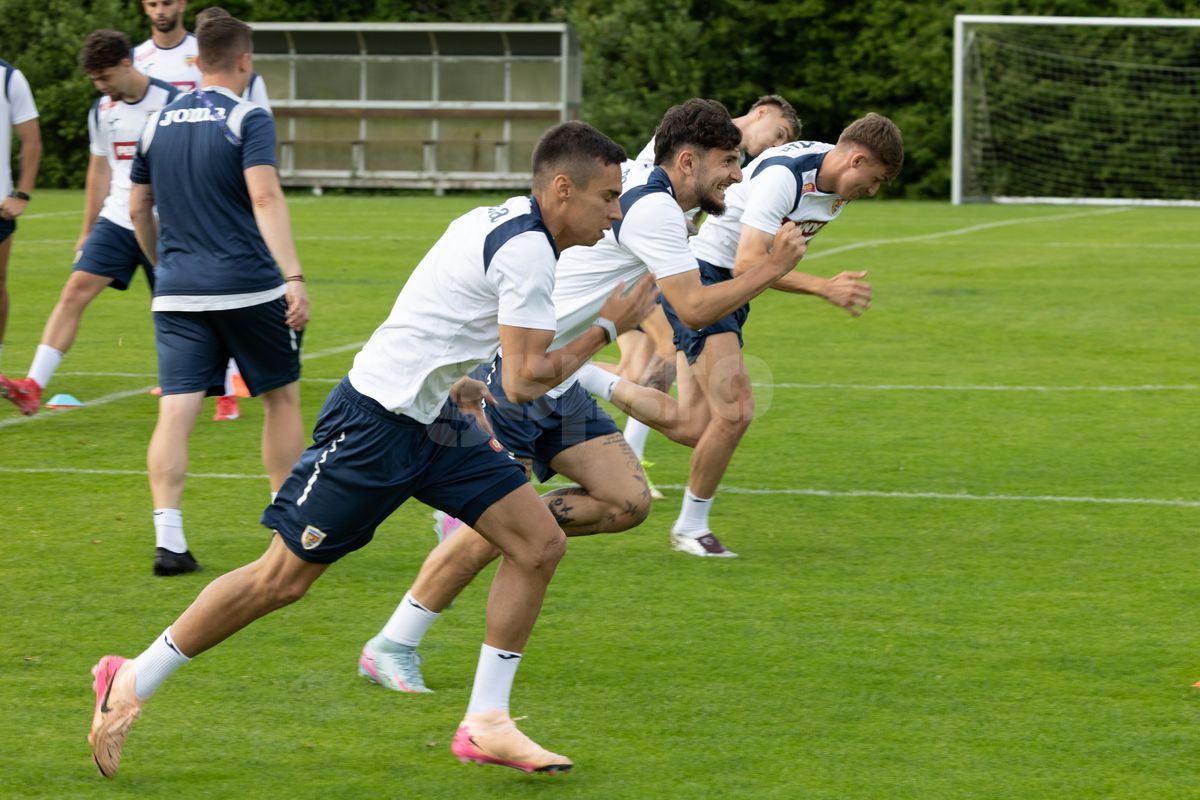 Toată lumea s-a oprit pentru a-l aplauda! Faza zilei în cantonamentul naționalei U21, Pancu e în transă + new-entry la antrenamentul de azi