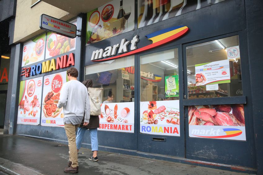 CORESPONDENȚĂ DIN AUSTRIA „Dacă ieșea Călin Georgescu președinte, ne întorceam în România!” » Business-ul 100% românesc descoperit în Austria: patron-microbist, politică la tejghea și produse tradiționale pe alese