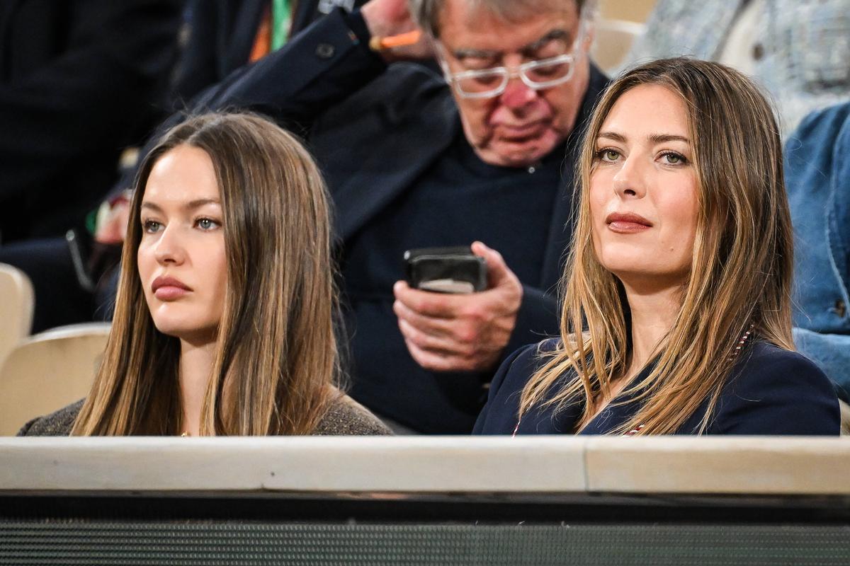 Maria Sharapova a apărut pe neașteptate la Roland Garros și a provocat un delir total: „Turneul e mai frumos când este ea aici”