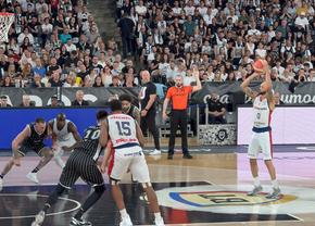 U-BT Cluj-Napoca – CSM Oradea, finală cu trofeul pe masă » Gazdele preiau controlul asupra jocului și BTarena „erupe”