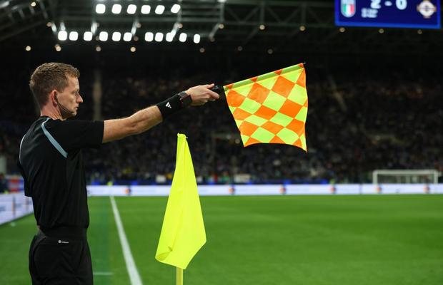 O nouă inovație la Campionatul Mondial va rezolva problema semnalizării întârziate a ofsaidului