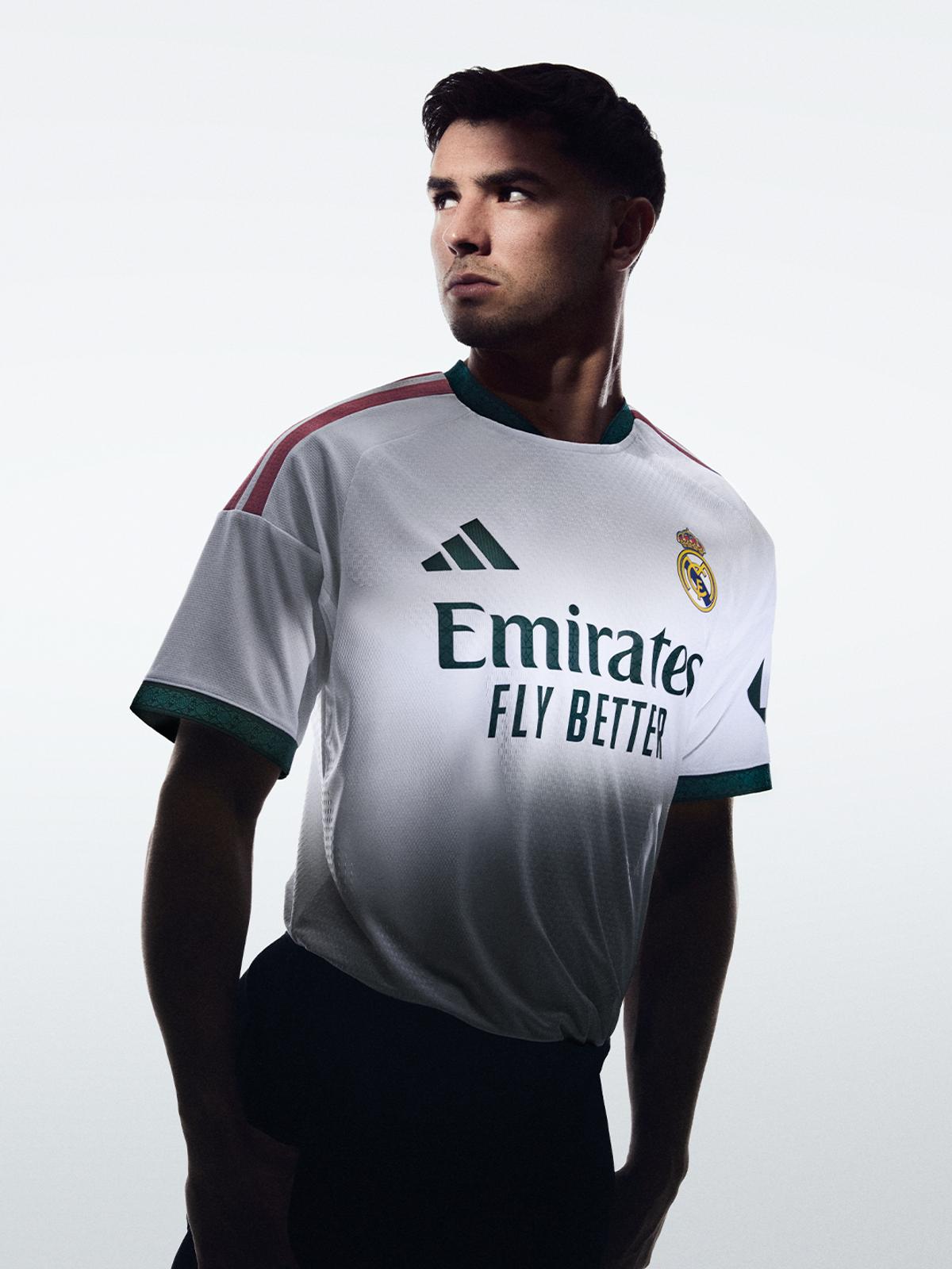 Real Madrid și-a prezentat noul echipament » Detaliul interesant de pe tricou