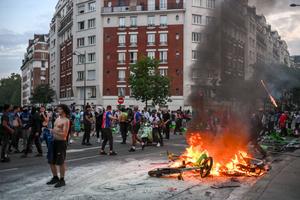 Bilanț tragic după violențele de la Paris » Autoritățile investighează decesul a doi bărbați