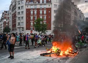 Bilanț tragic după violențele de la Paris » Autoritățile investighează decesul a doi bărbați