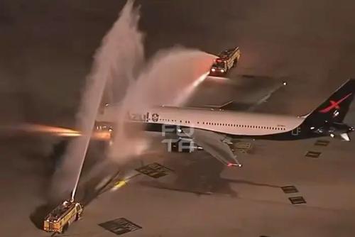 Avionul Braziliei, „botezat” înaintea plecării spre Campionatul Mondial // FOTO: Instagram