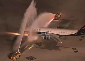 Imagini tari! Avionul Braziliei de 170 de milioane de euro, „botezat” înainte de plecarea la Cupa Mondială