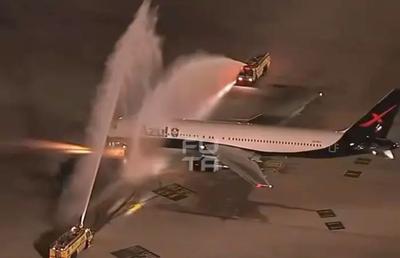 Imagini tari! Avionul Braziliei de 170 de milioane de euro, „botezat” înainte de plecarea la Cupa Mondială
