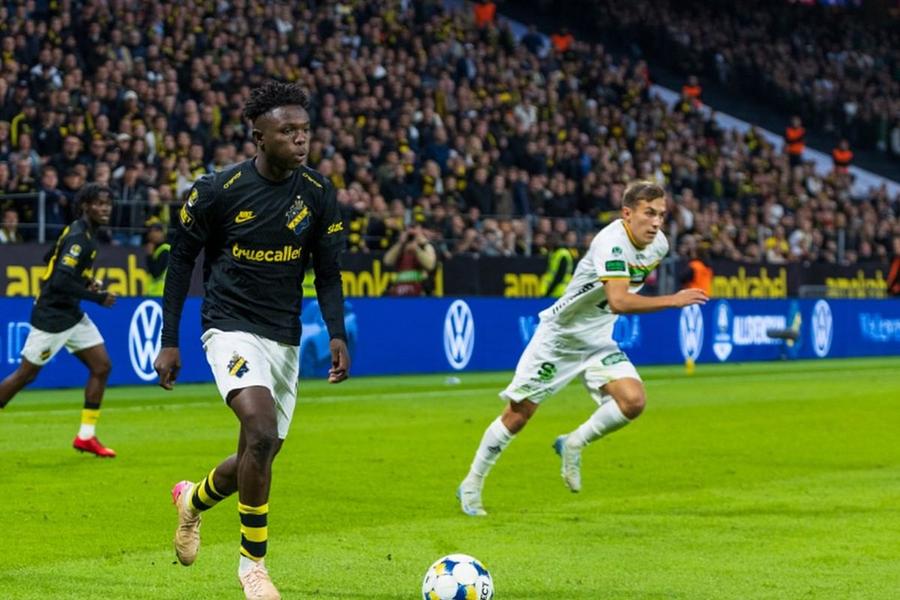 Zadok Yohanna a explodat în numai câteva luni la AIK Stockholm, de unde a atras rapid privirile cluburilor din marile campionate europene // Foto: Instagram Impresarul român, lovitură de 30 de milioane euro în Premier League: „E o «bestie»!” + Cum au trecut granzii din Liga 1 pe lângă o afacere epocală