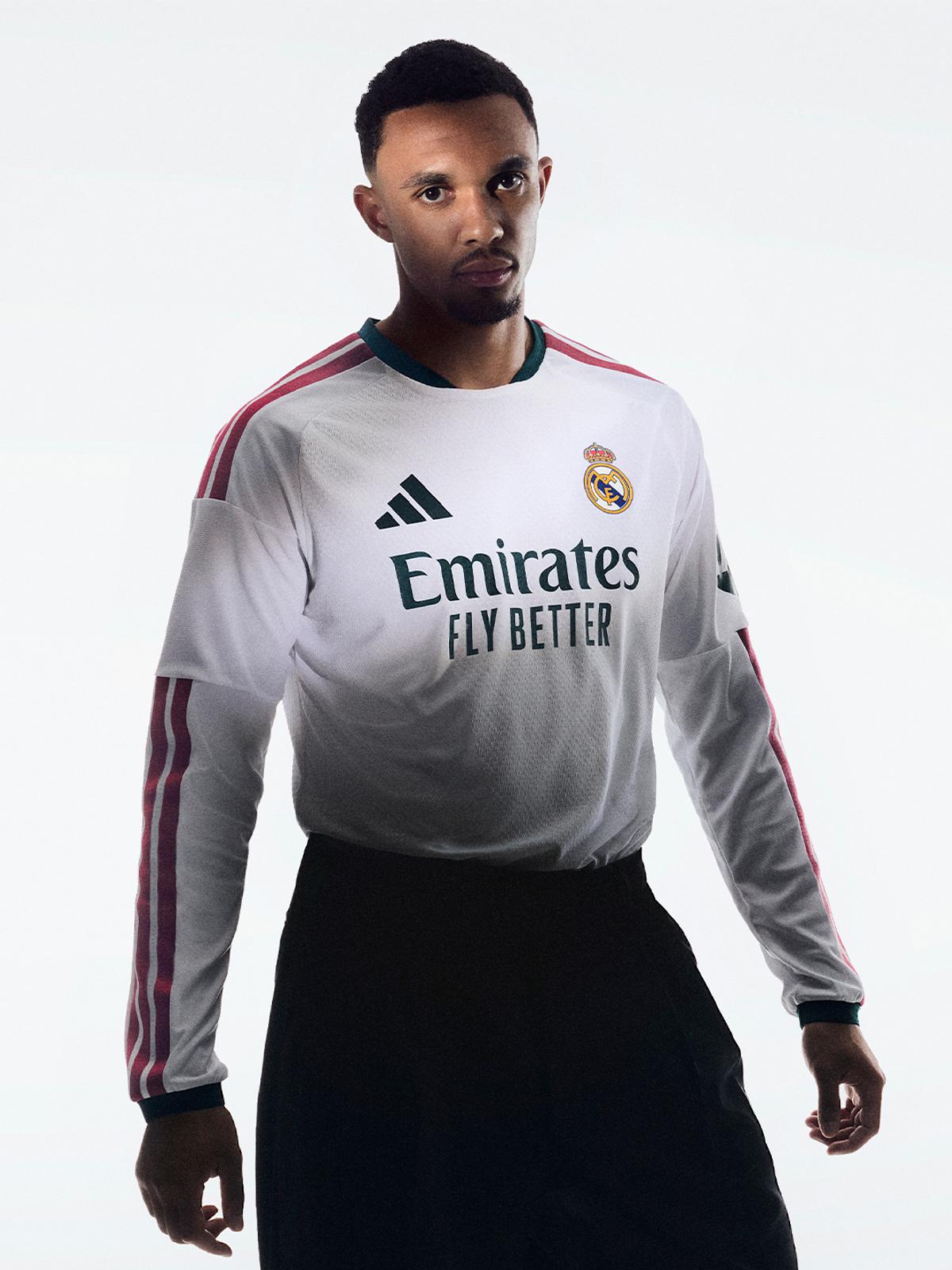 Real Madrid și-a prezentat noul echipament » Detaliul interesant de pe tricou