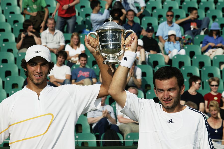 Horia Tecău și Florin Mergea cu trofeul de la juniori FOTO Guliver/GettyImages Horia Tecău și Florin Mergea cu trofeul de la juniori FOTO Guliver/GettyImages