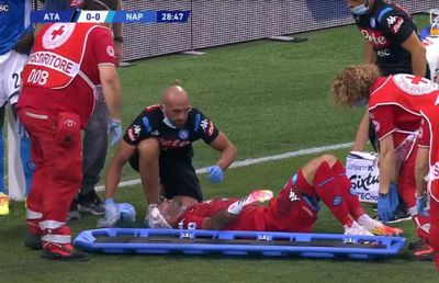 VIDEO Ospina, accidentare horror în Napoli - Atalanta! Koulibaly, furios: „Putea să se oprească, dar a vrut să-i facă rău!”