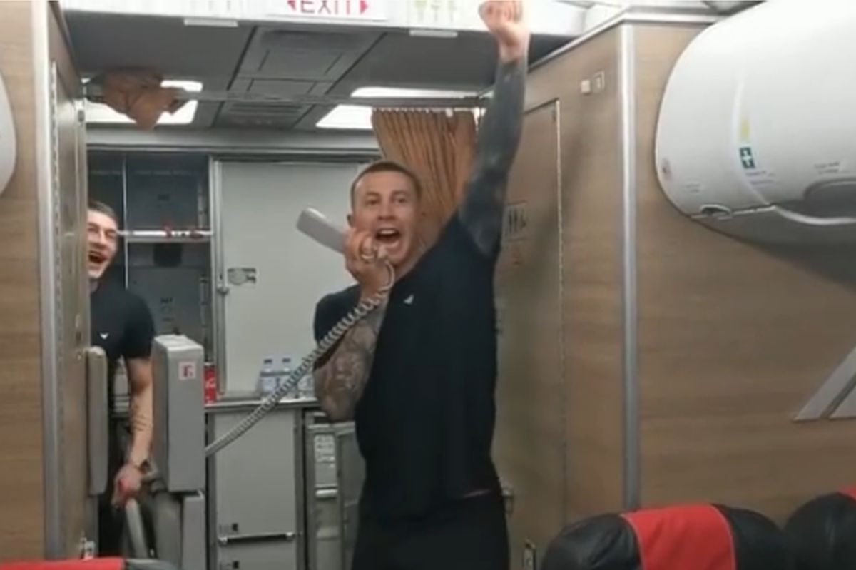 Scene emoționante în avion cu jucătorii Italiei, după „sfertul” împotriva Belgiei