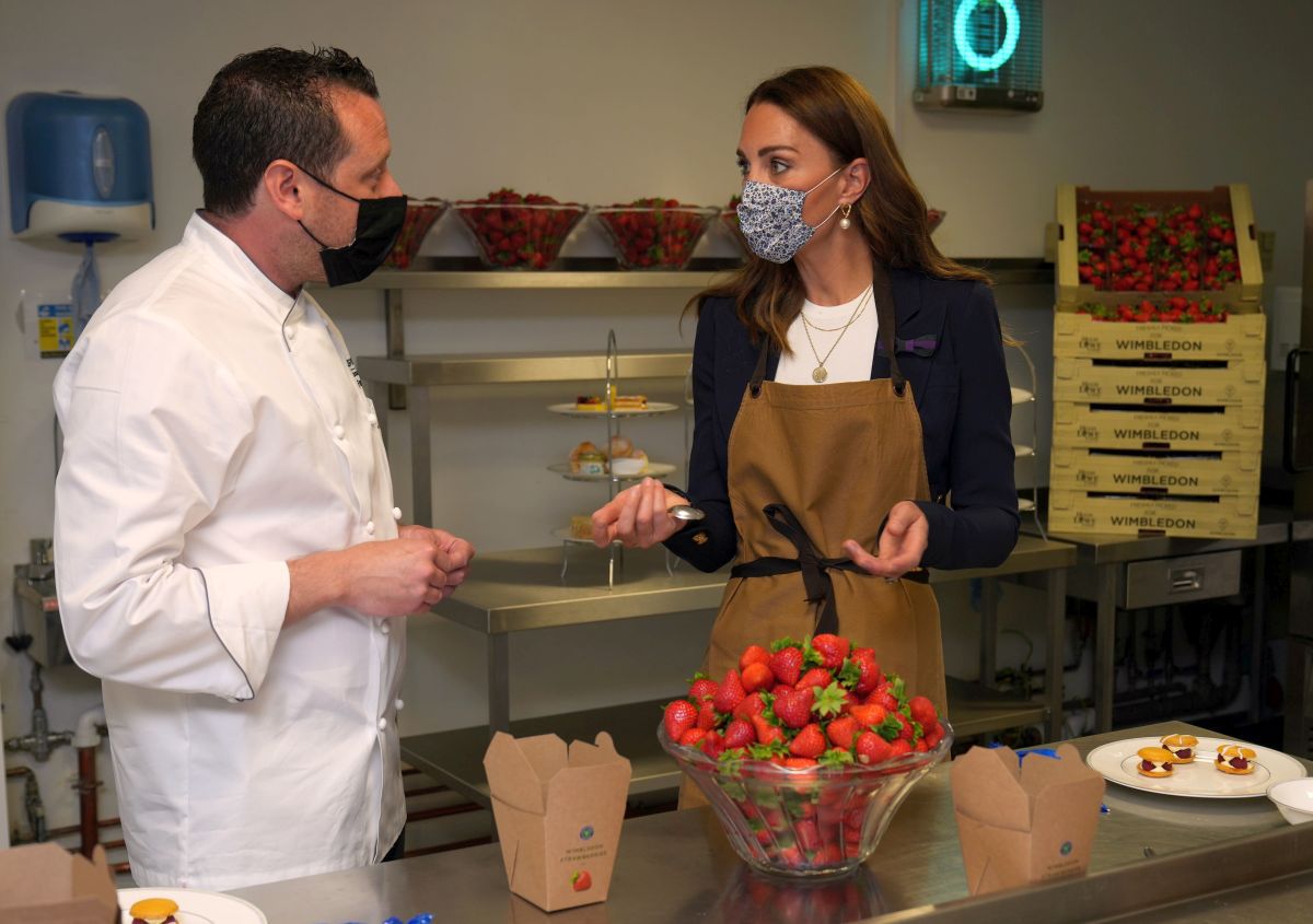 Imagini inedite cu Kate Middleton la Wimbledon » Ducesa de Cambridge a intrat în bucătărie