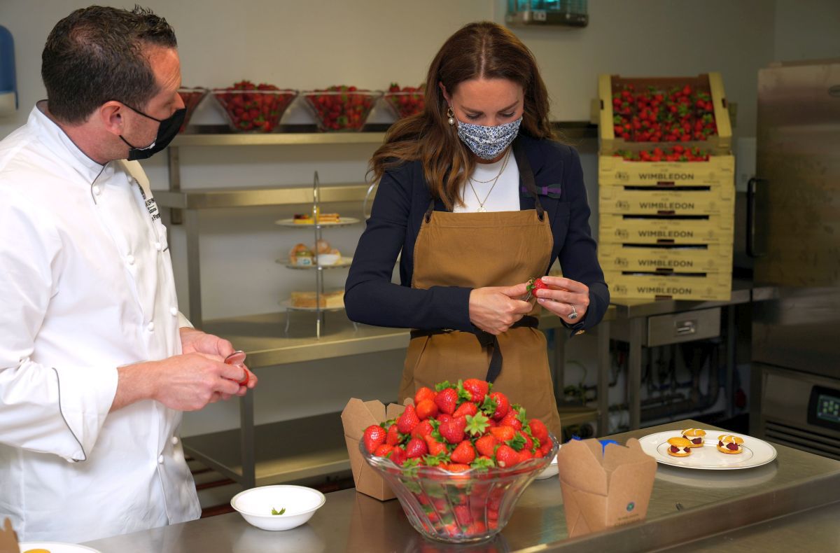 Imagini inedite cu Kate Middleton la Wimbledon » Ducesa de Cambridge a intrat în bucătărie