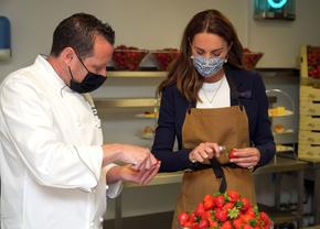 Imagini inedite cu Kate Middleton la Wimbledon » Ducesa de Cambridge a intrat în bucătărie