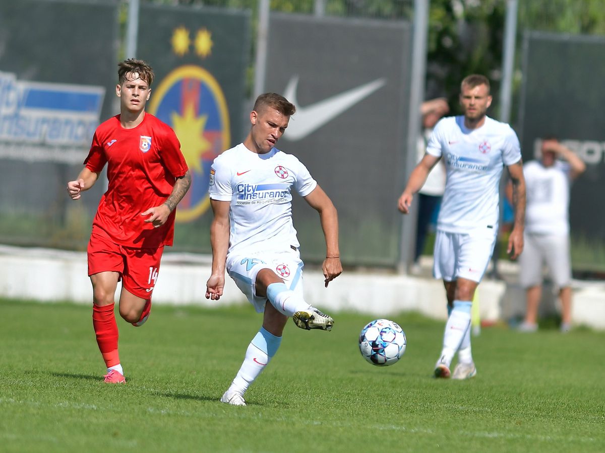 Situație de neînțeles la FCSB: nici nu joacă, nici nu pleacă » Becali a refuzat o ofertă care îi putea aduce 1 milion de euro