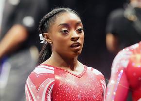 „Mă întrebam: de ce pisica e sătulă, iar eu sufăr atât de foame?” » Simone Biles, mărturisiri tulburătoare din copilărie