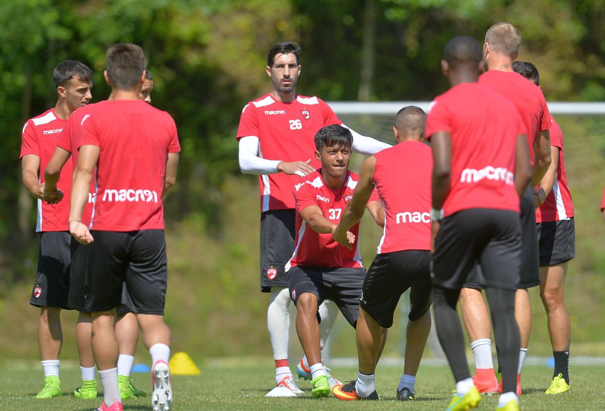 „Mi-am făcut curaj să scriu acest mesaj...” » Scrisoarea emoționantă a jucătorului alungat de Dinamo: „De ce nu am reușit? Aș răspunde în felul următor”