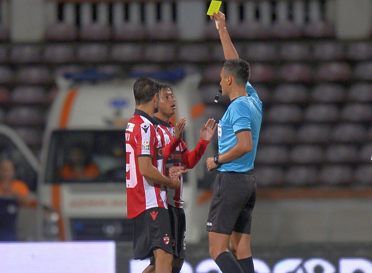 Strigătul jucătorului captiv la Dinamo: „Am intrat în depresie, ne-au înlăturat ca pe niște câini vagabonzi!” + Ignorat și acum de șefi: „Le-am spus să-mi dea actele, dar n-am primit niciun răspuns”