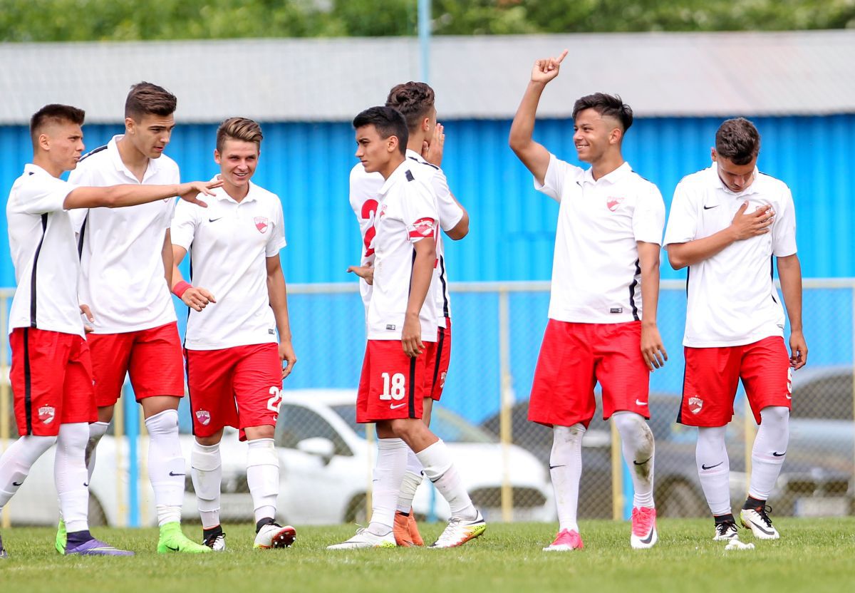 Strigătul jucătorului captiv la Dinamo: „Am intrat în depresie, ne-au înlăturat ca pe niște câini vagabonzi!” + Ignorat și acum de șefi: „Le-am spus să-mi dea actele, dar n-am primit niciun răspuns”