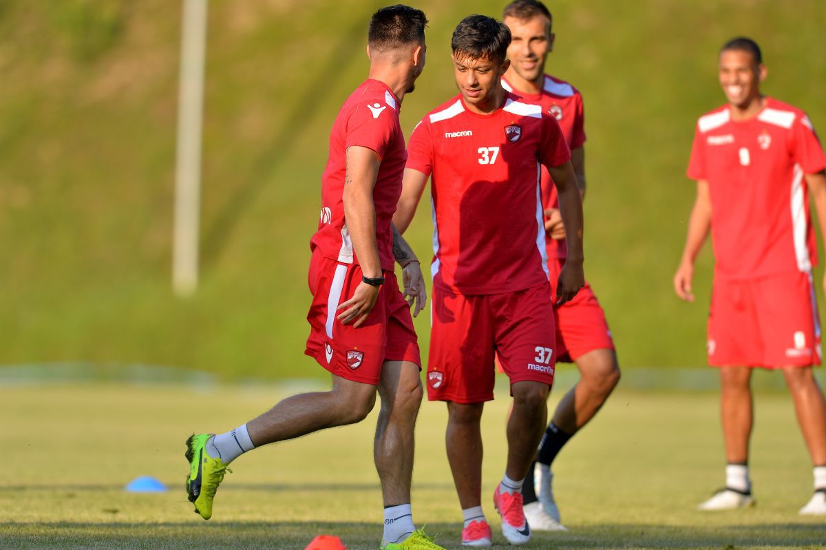 Strigătul jucătorului captiv la Dinamo: „Am intrat în depresie, ne-au înlăturat ca pe niște câini vagabonzi!” + Ignorat și acum de șefi: „Le-am spus să-mi dea actele, dar n-am primit niciun răspuns”