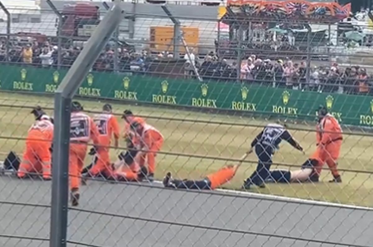 Scene uluitoare la Silverstone » Protestatari TÂRÂȚI de stewarzi în afara circuitului