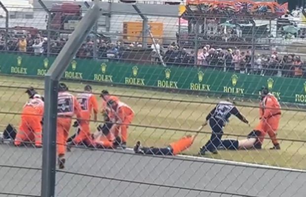 Scene uluitoare la Silverstone » Protestatari TÂRÂȚI de stewarzi în afara circuitului