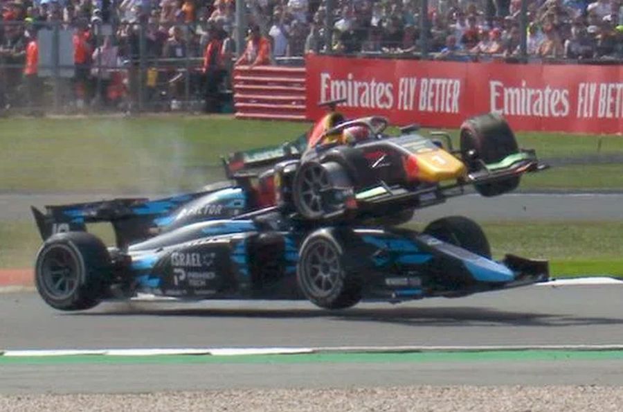 Accidentul Hauger - Nissany din Formula 2 Ce este Halo, sistemul din Formula 1 care a salvat DOUĂ VIEȚI într-o zi! Piloții, în frunte cu Hamilton și Verstappen, au încercat să-l blocheze, deși ei l-au cerut!
