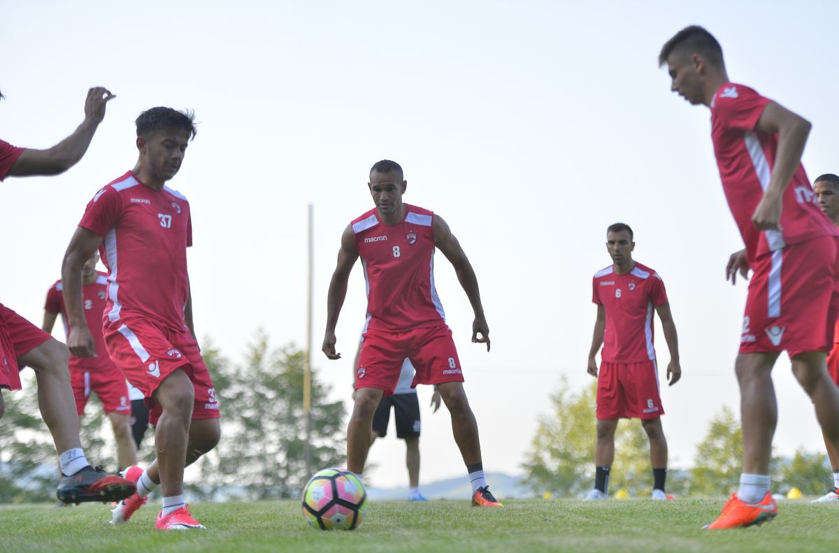 Îndepărtat de la Dinamo, fostul jucător „mușcă” din conducere: „Vreți să plece toți cei care au făcut ceva pentru club? Bravo vouă, ne merităm soarta!”