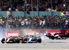 MP al Marii Britanii în Formula 1 » Accident grav pe Silverstone, STEAG ROȘU încă din primul tur