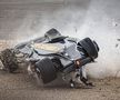Accident înfiorător la Silverstone » Mașina lui Zhou s-a RĂSTURNAT și a fost luat cu targa! Primul mesaj al pilotului