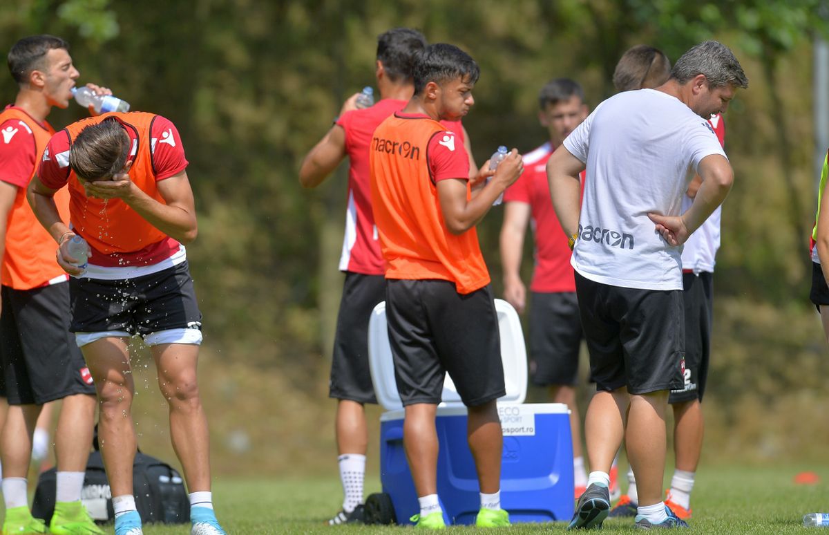 „Mi-am făcut curaj să scriu acest mesaj...” » Scrisoarea emoționantă a jucătorului alungat de Dinamo: „De ce nu am reușit? Aș răspunde în felul următor”