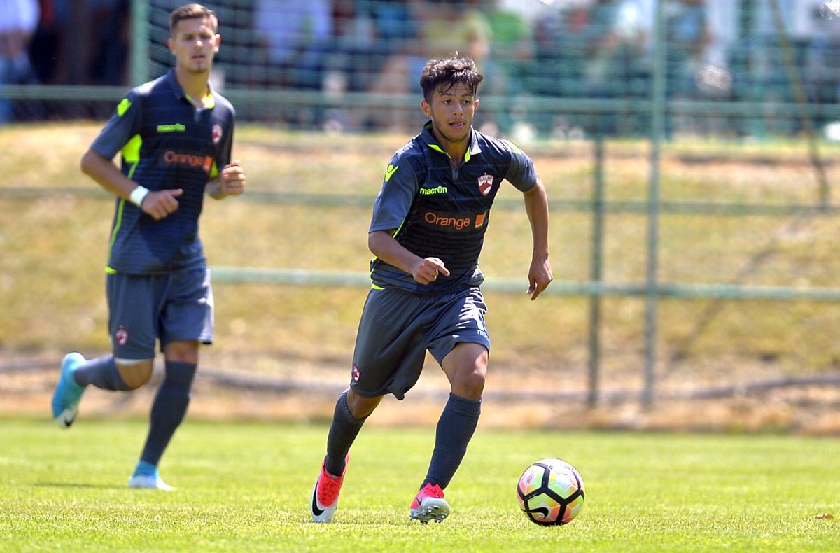 Strigătul jucătorului captiv la Dinamo: „Am intrat în depresie, ne-au înlăturat ca pe niște câini vagabonzi!” + Ignorat și acum de șefi: „Le-am spus să-mi dea actele, dar n-am primit niciun răspuns”