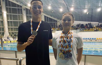 La 13 ani a bătut recordul Dianei Mocanu, acum are planuri mari la Europenele de juniori: „La 05:30 sunt la bazin, iar la 18:00 ajung acasă”