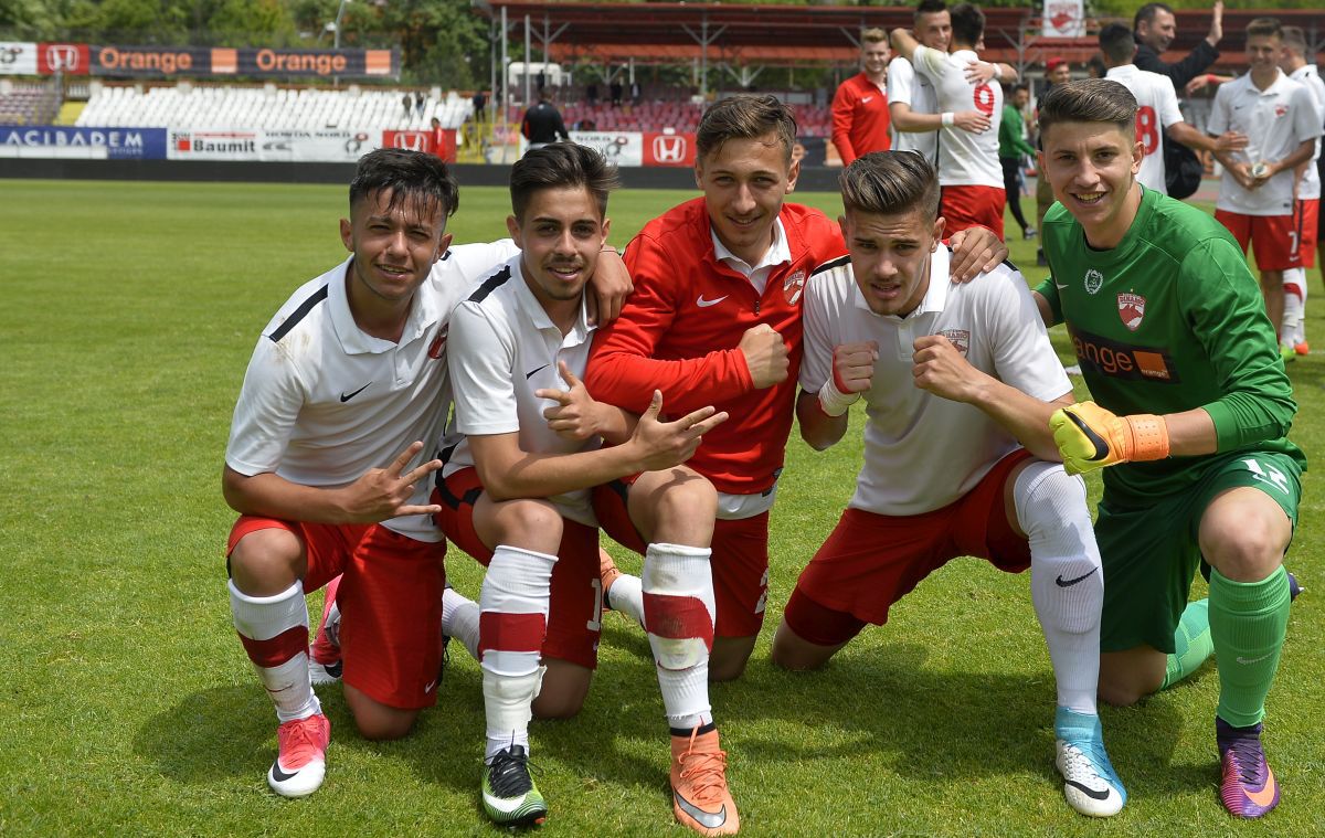 Strigătul jucătorului captiv la Dinamo: „Am intrat în depresie, ne-au înlăturat ca pe niște câini vagabonzi!” + Ignorat și acum de șefi: „Le-am spus să-mi dea actele, dar n-am primit niciun răspuns”