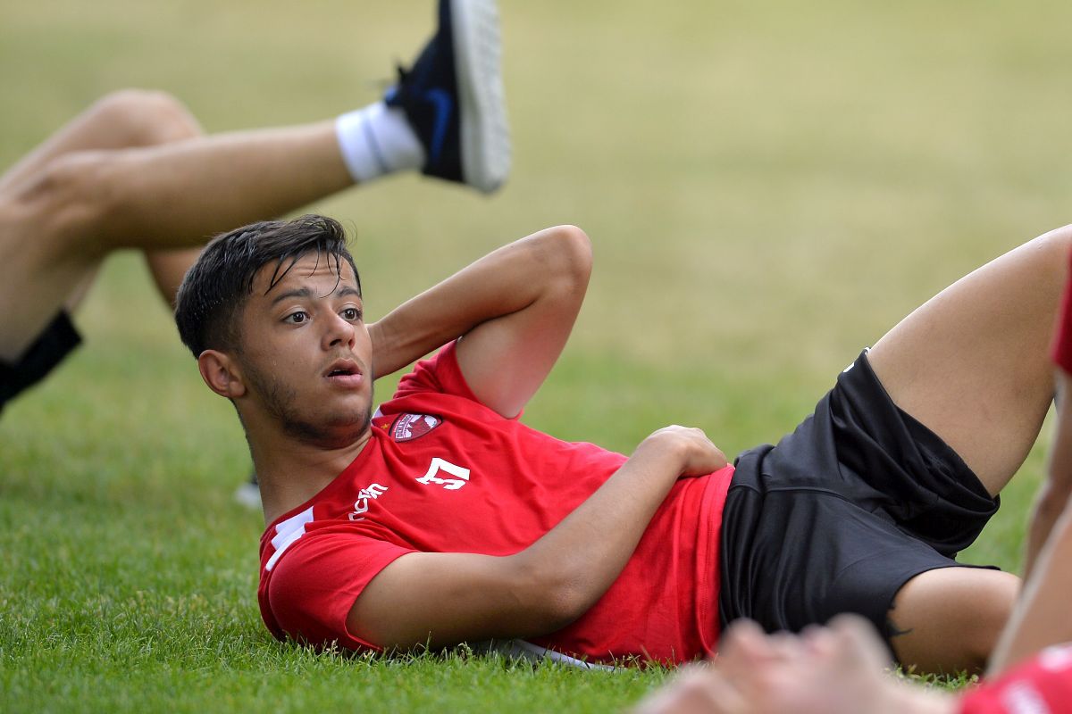 Strigătul jucătorului captiv la Dinamo: „Am intrat în depresie, ne-au înlăturat ca pe niște câini vagabonzi!” + Ignorat și acum de șefi: „Le-am spus să-mi dea actele, dar n-am primit niciun răspuns”