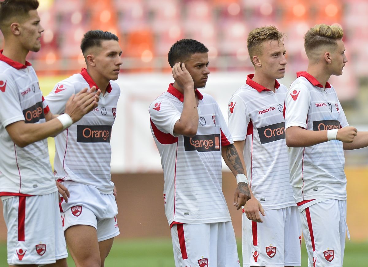 Strigătul jucătorului captiv la Dinamo: „Am intrat în depresie, ne-au înlăturat ca pe niște câini vagabonzi!” + Ignorat și acum de șefi: „Le-am spus să-mi dea actele, dar n-am primit niciun răspuns”