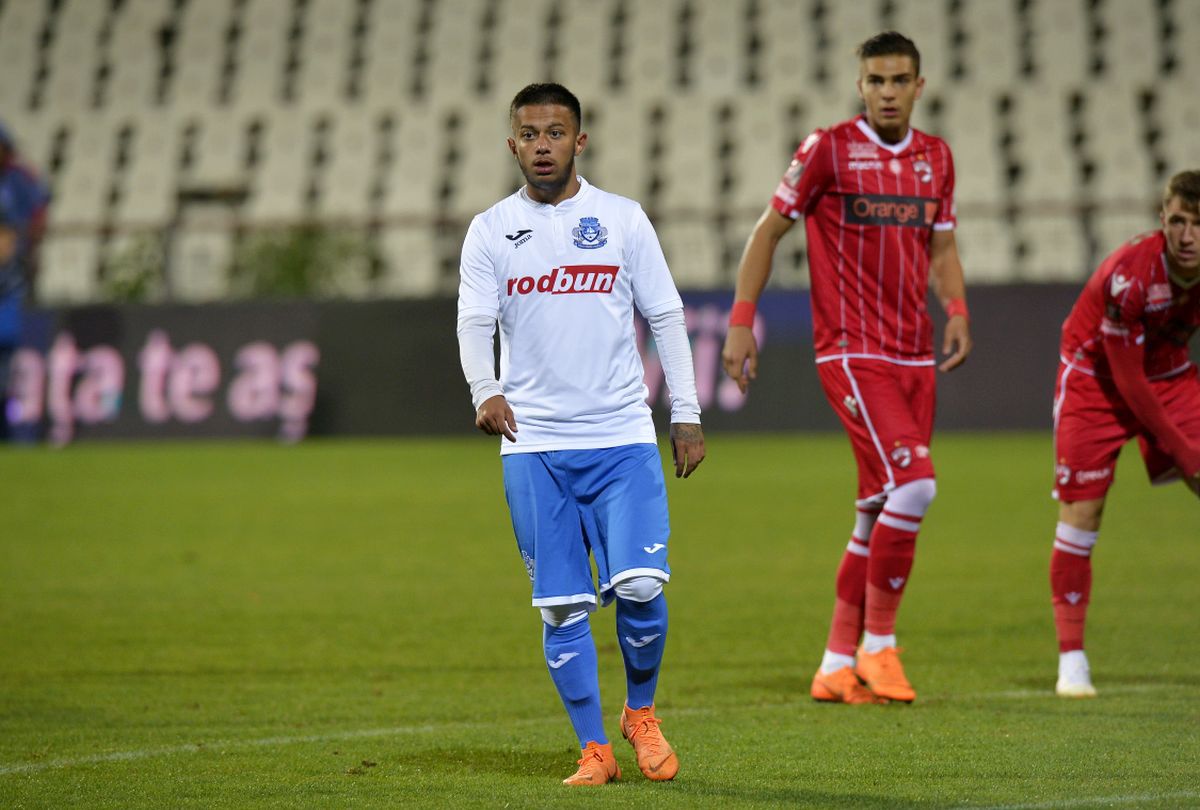 Strigătul jucătorului captiv la Dinamo: „Am intrat în depresie, ne-au înlăturat ca pe niște câini vagabonzi!” + Ignorat și acum de șefi: „Le-am spus să-mi dea actele, dar n-am primit niciun răspuns”