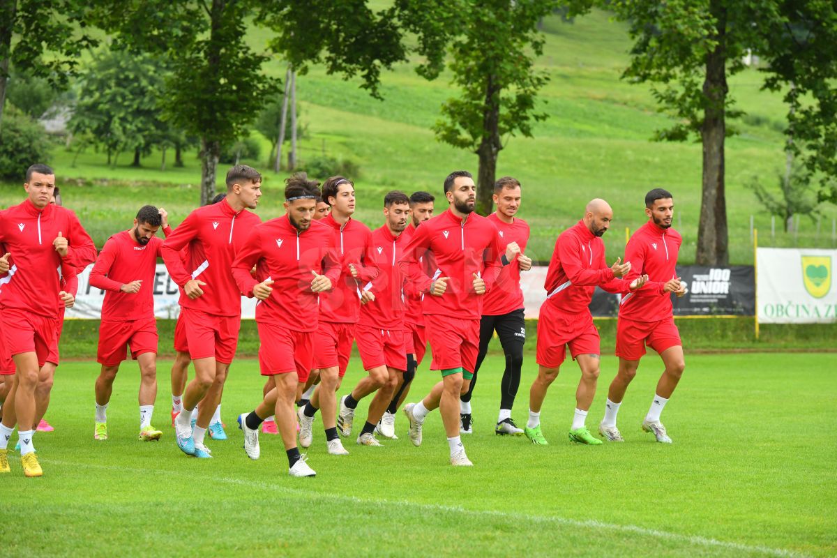 Imagini inedite: Ce a reușit Burcă la Dinamo + Acționarul se antrenează de parcă vrea să fie titular în derby :D