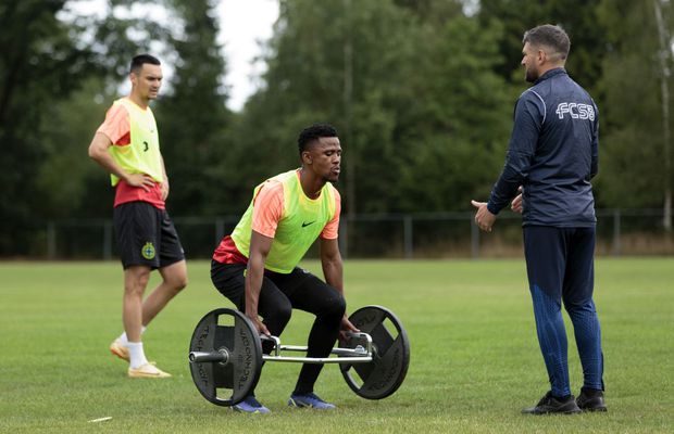 L-au lăsat fără „baterie” » Cine l-a „speriat” pe Siyabonga Ngezana la primul antrenament de la FCSB: „Îl vezi? O să îl ții minte!”