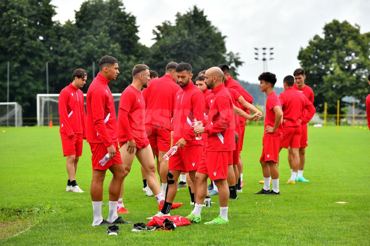 Imagini inedite: Ce a reușit Burcă la Dinamo + Acționarul se antrenează de parcă vrea să fie titular în derby :D