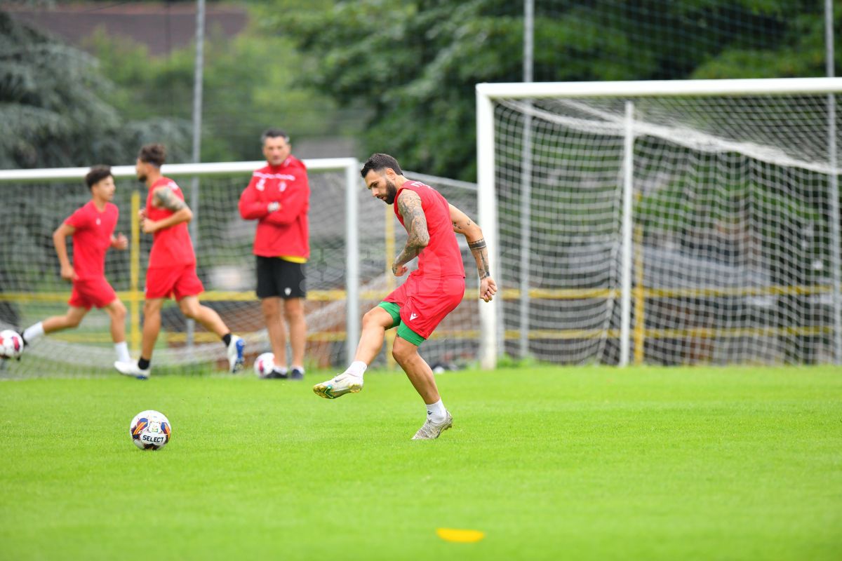 Imagini inedite: Ce a reușit Burcă la Dinamo + Acționarul se antrenează de parcă vrea să fie titular în derby :D